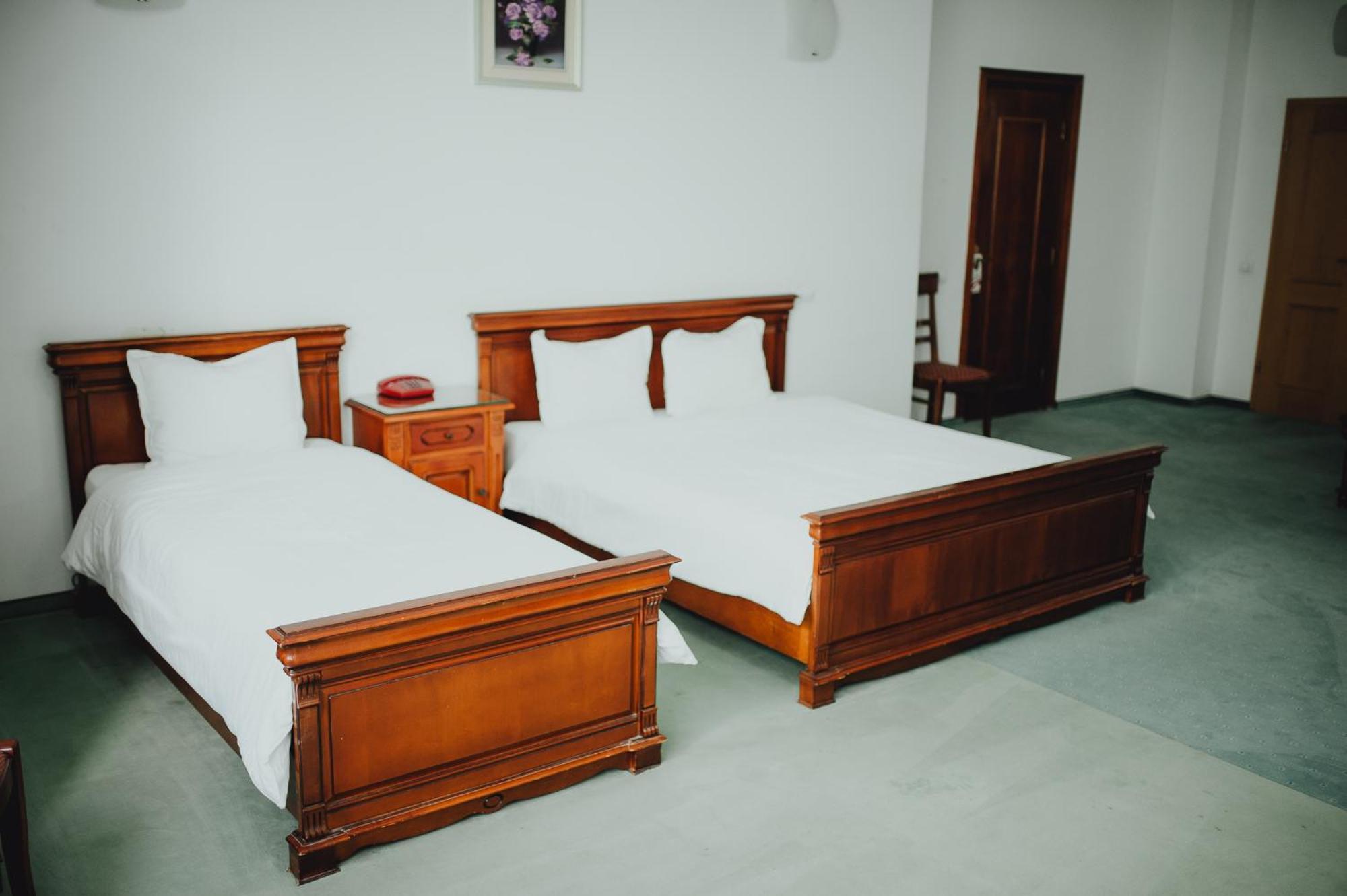 Hotel Bavaria Крайова Екстериор снимка