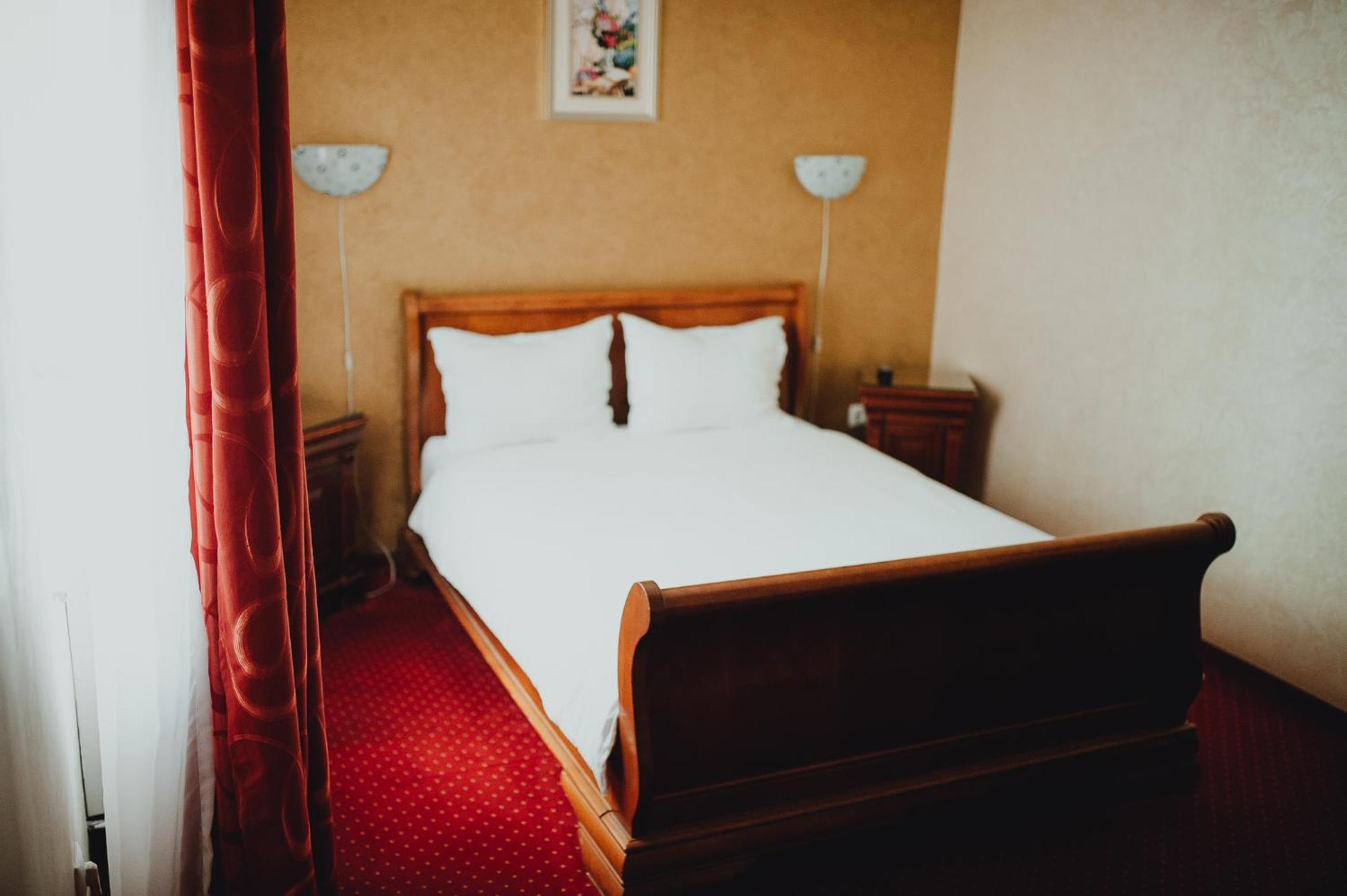 Hotel Bavaria Крайова Екстериор снимка