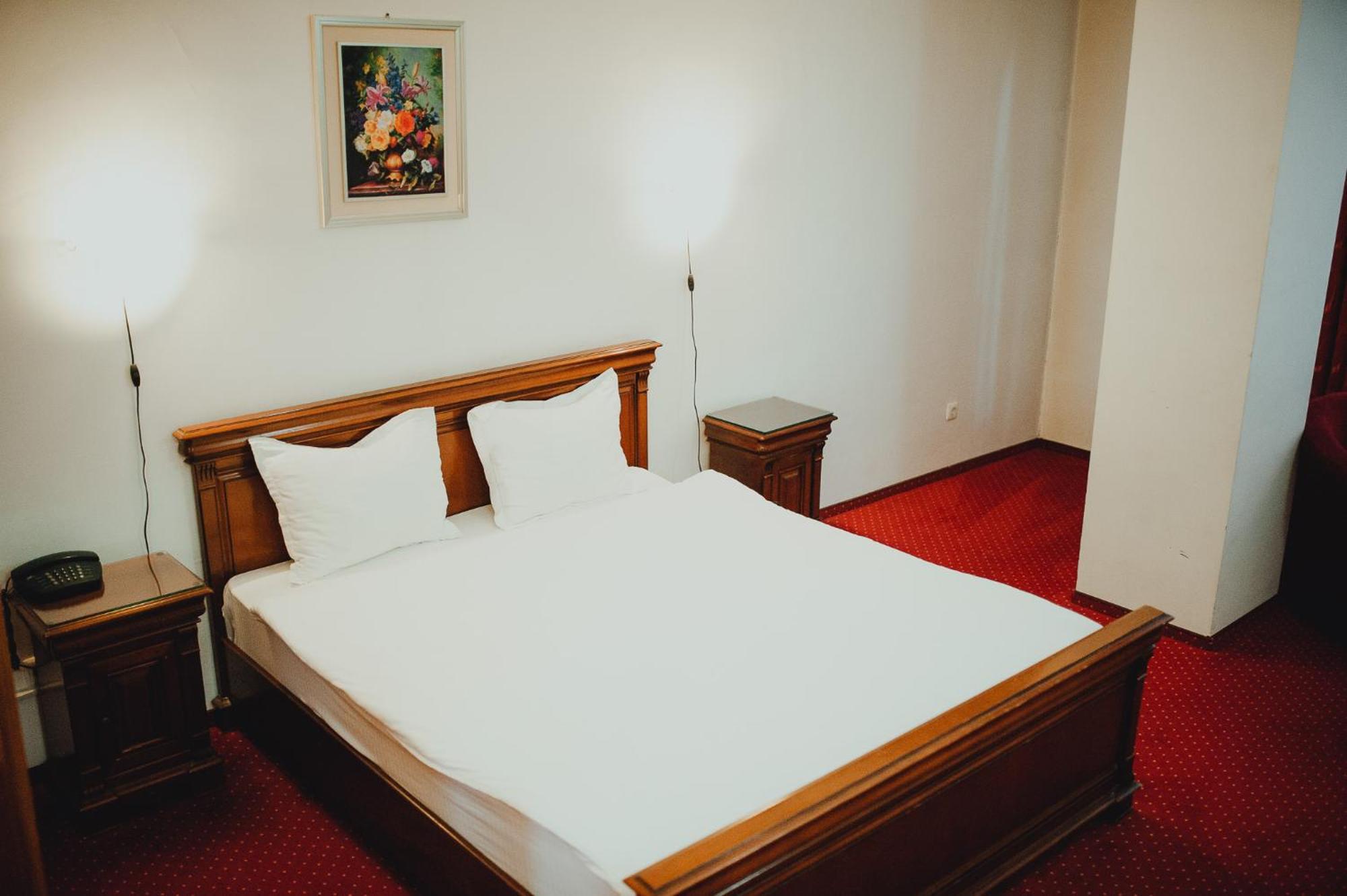 Hotel Bavaria Крайова Екстериор снимка