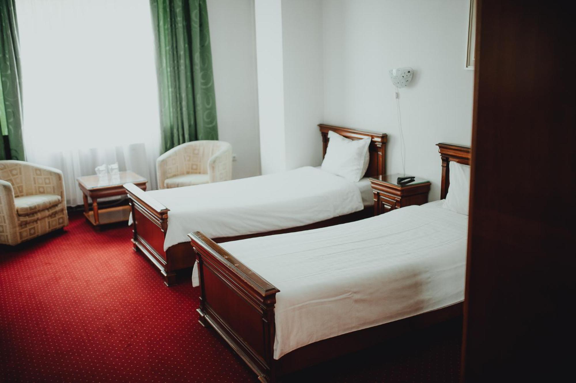 Hotel Bavaria Крайова Екстериор снимка