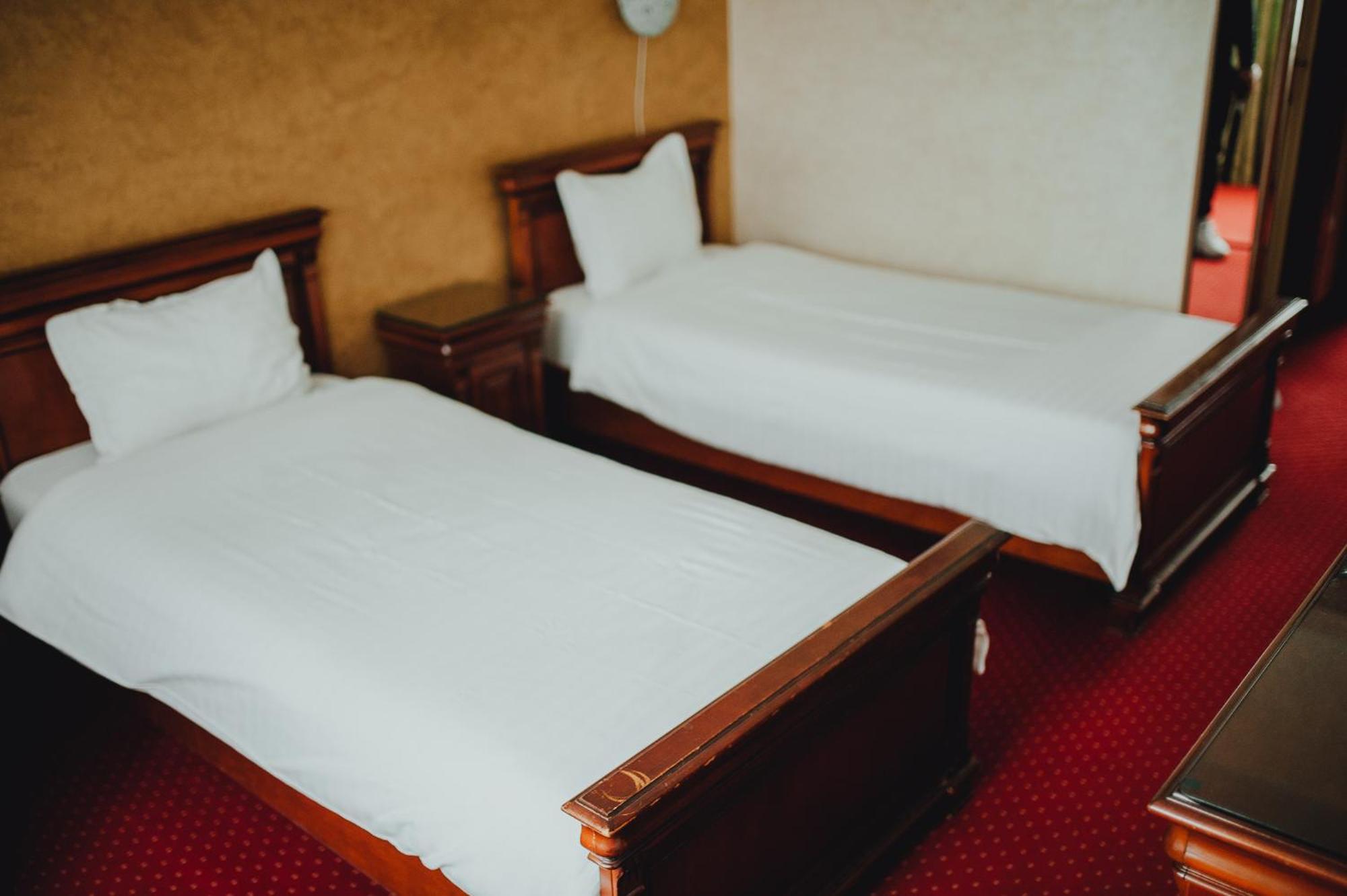 Hotel Bavaria Крайова Екстериор снимка