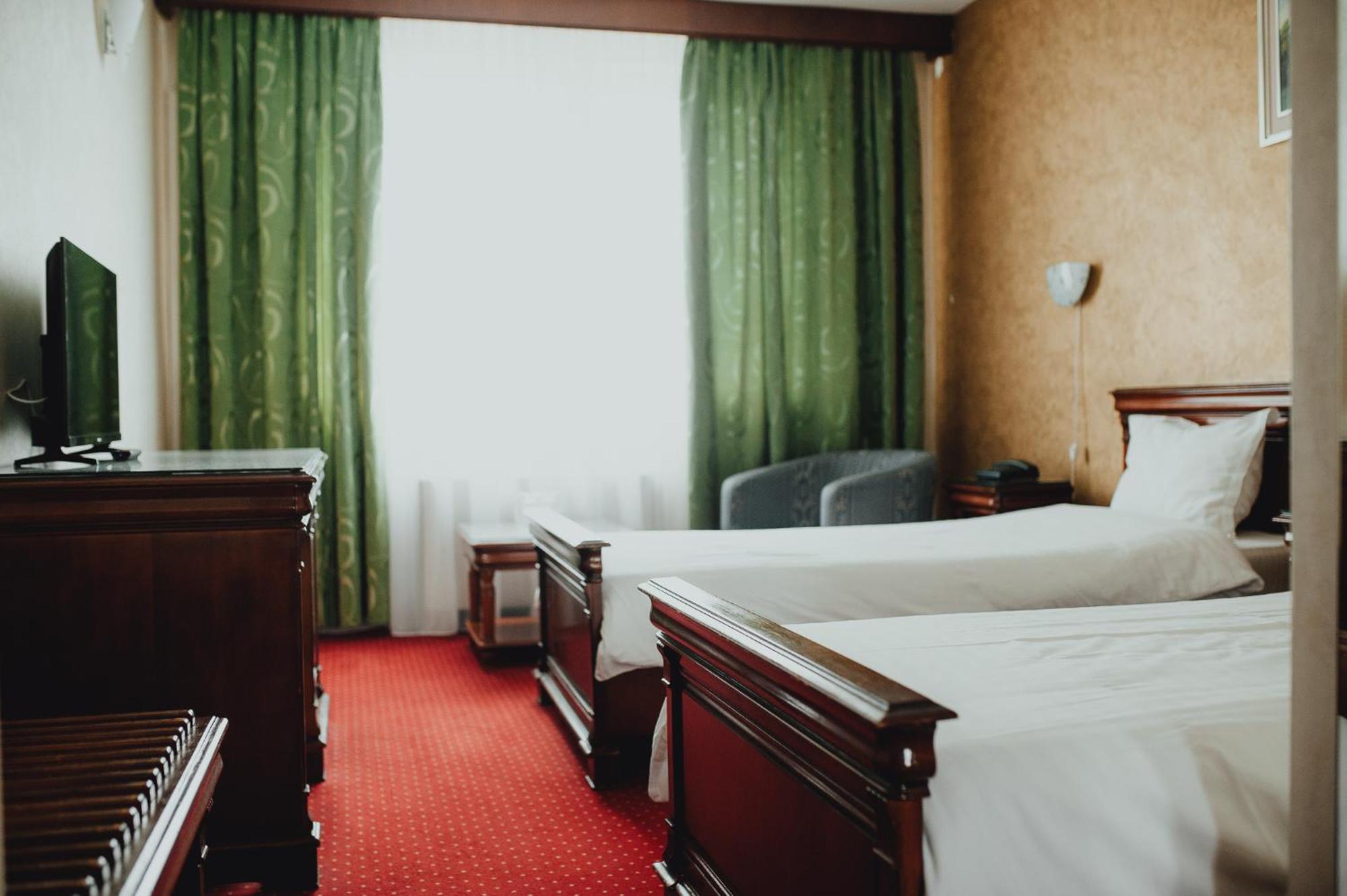 Hotel Bavaria Крайова Екстериор снимка