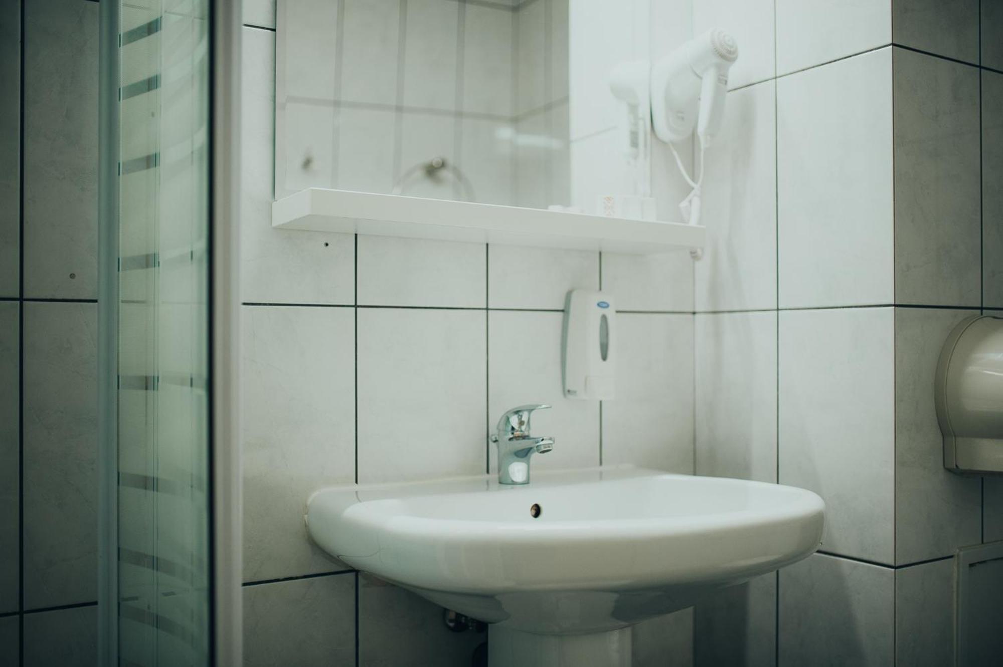 Hotel Bavaria Крайова Екстериор снимка