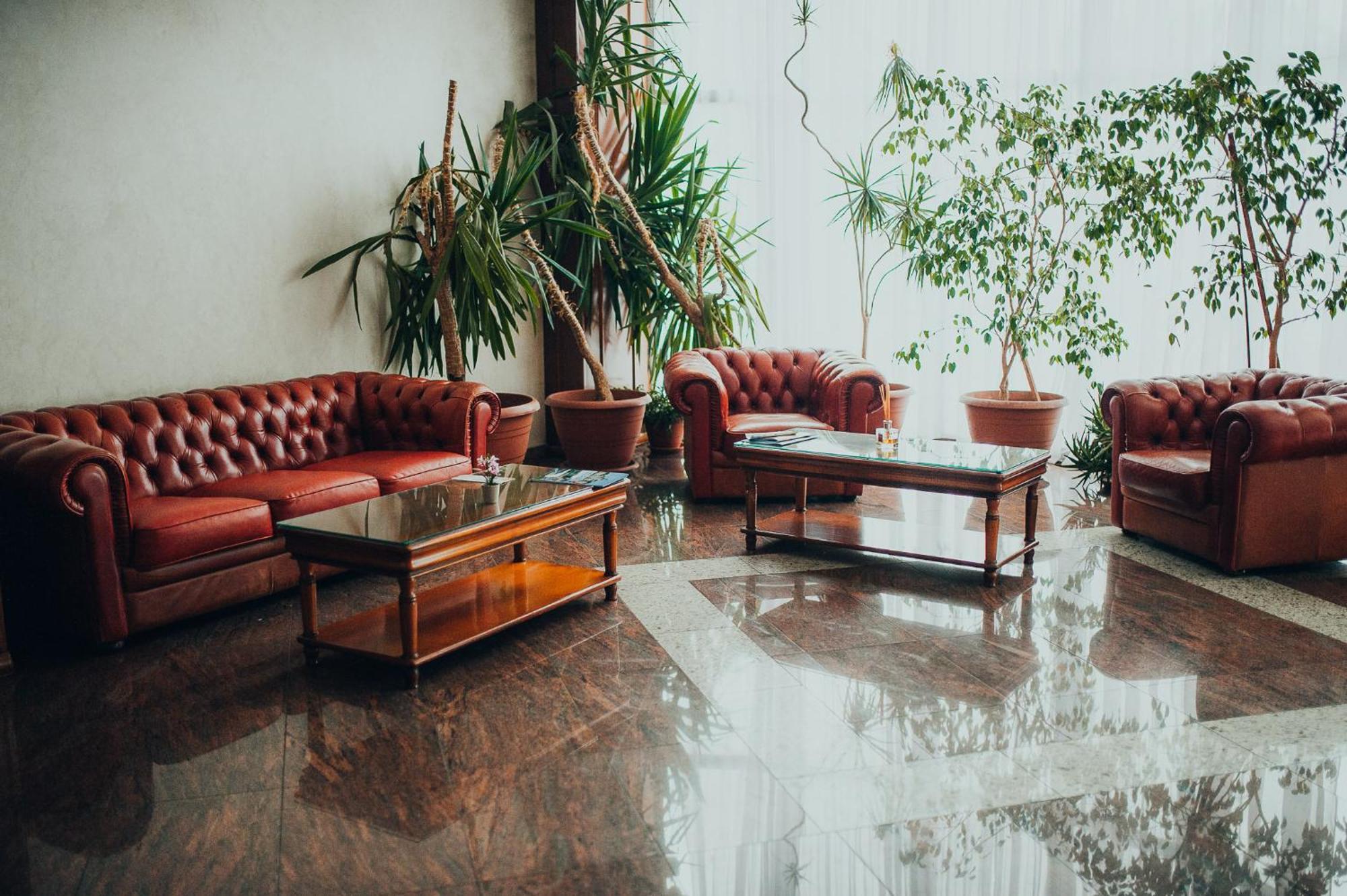 Hotel Bavaria Крайова Екстериор снимка