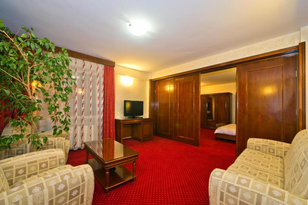Hotel Bavaria Крайова Екстериор снимка