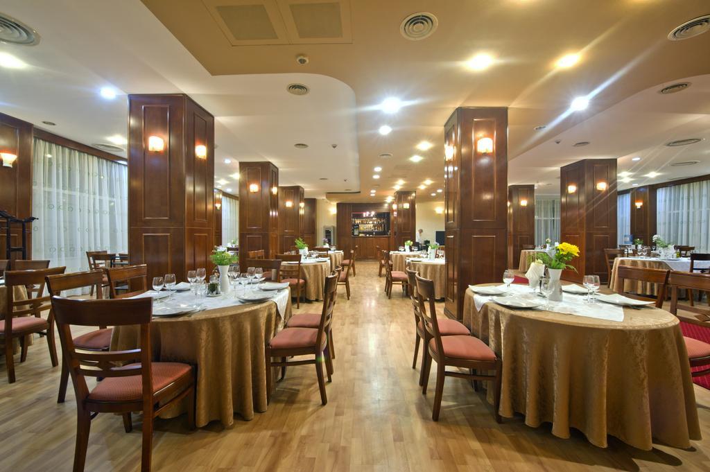 Hotel Bavaria Крайова Екстериор снимка